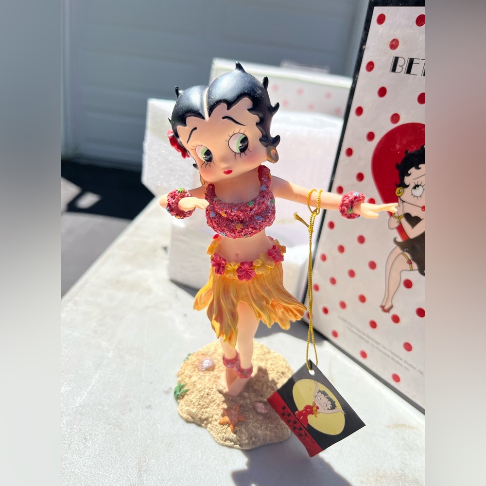 Betty Boop Hula Girl Figurine